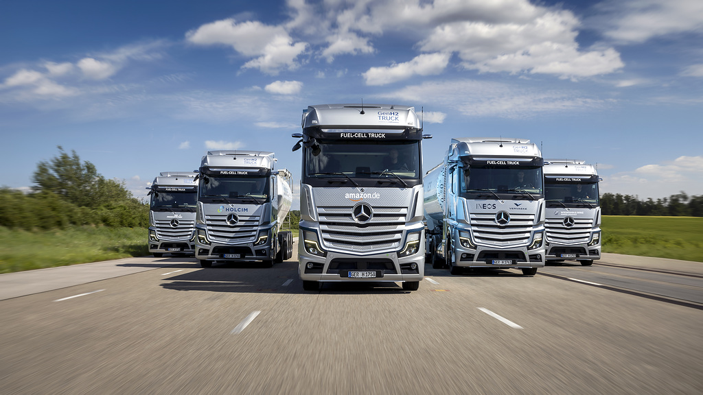 Daimler Begins Customer Trials for Five GenH2 Fuel Cell Trucks in Germany