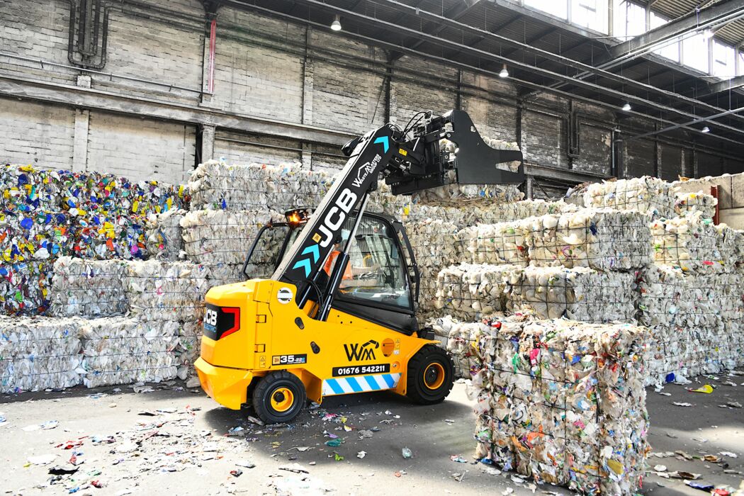 [Job Story] UK-Based Equipment Hirer Upgrades Fleet With Three New JCB Electric Forklifts