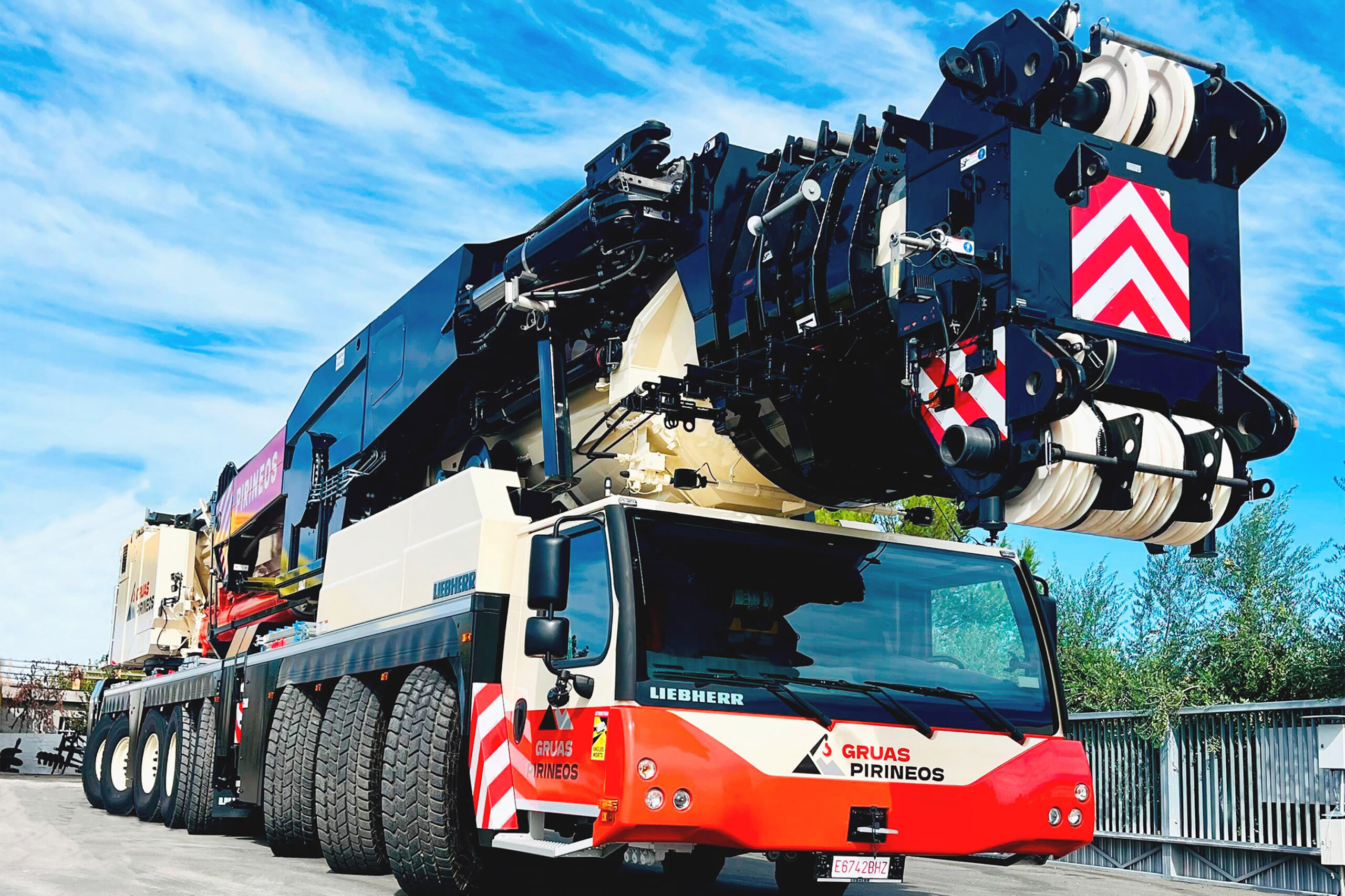 [Job Story] A Liebherr Mobile Crane for Spanish Rental Company Grúas Pirineos